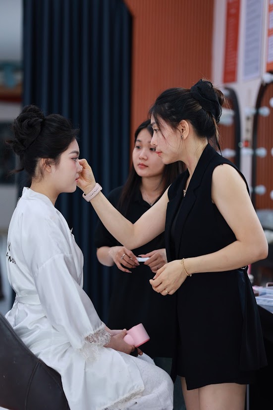 Tại Sao Nên Học Makeup Cá Nhân? – Hành Trình Làm Đẹp Bắt Đầu Từ Chính Bạn