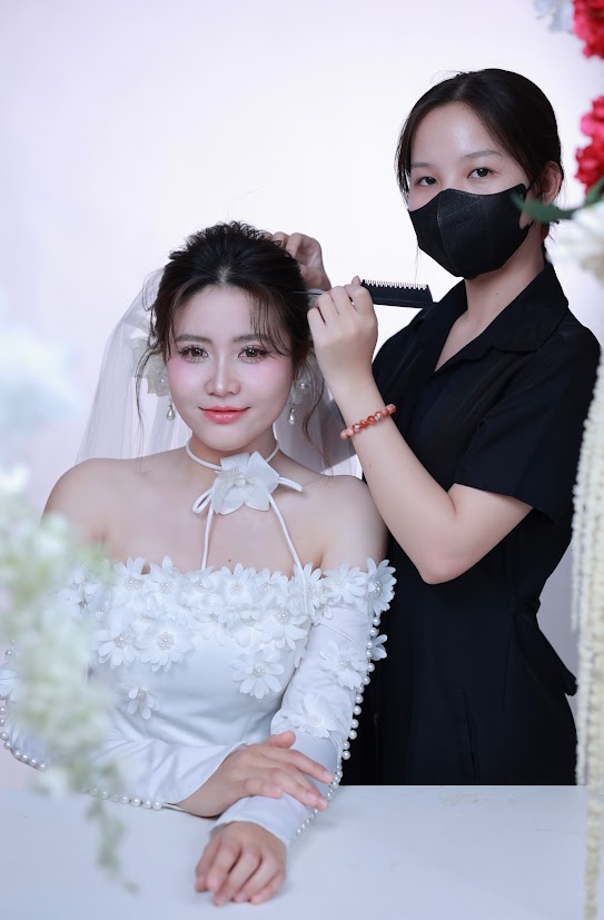 Khóa Học Trang Điểm Chuyên Nghiệp Giá Bao Nhiêu? Hé Lộ Mức Học Phí Và Cơ Hội Kiếm Tiền Với Nghề Makeup
