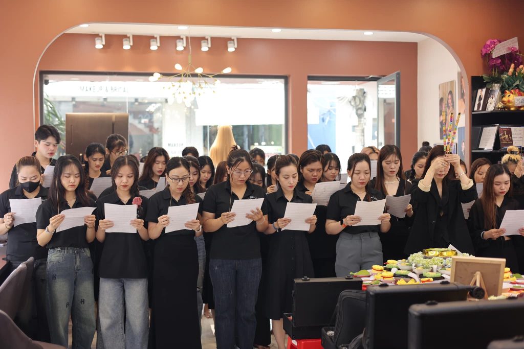 Đăng Ký Khóa Makeup Chuyên Nghiệp Tháng 8 – Ngọc Luận Makeup Academy