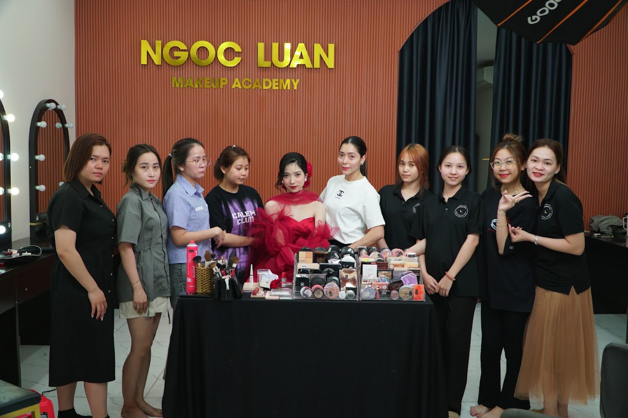 Ngọc Luận Makeup Academy Tuyển Sinh Khóa Chuyên Nghiệp – Học Là Có Show Đi Làm Luôn