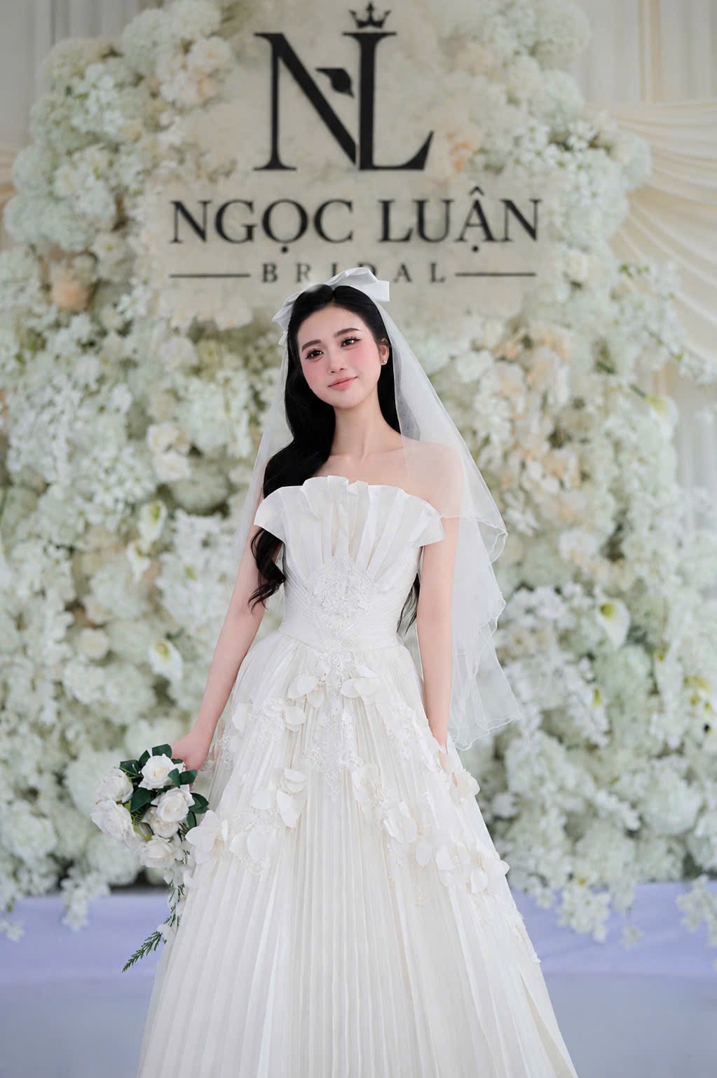 Phong Cách Váy Cưới Hàn Quốc Hot Nhất 2026 – Xu Hướng Cô Dâu Hiện Đại
