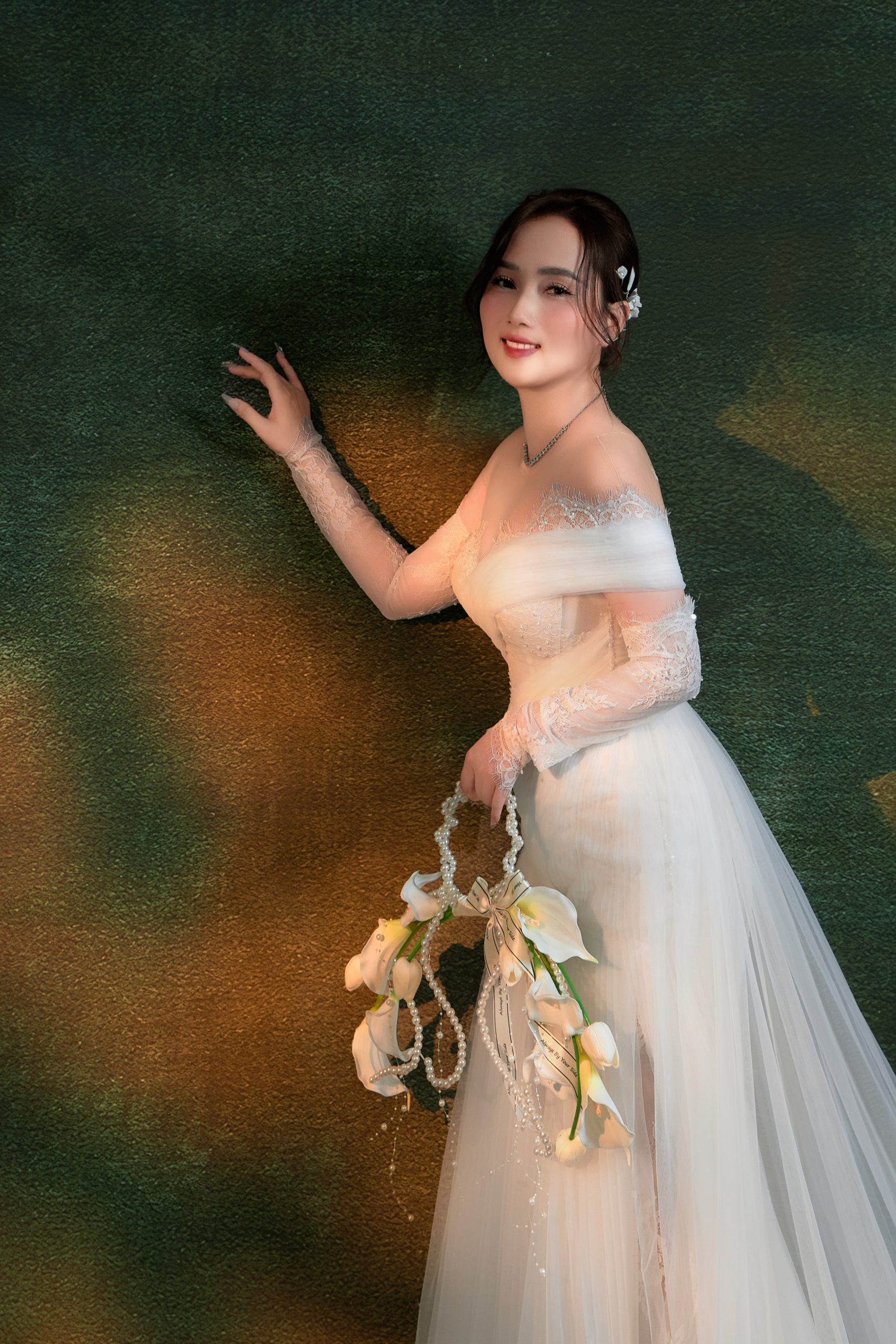 Cô dâu duyên dáng trong váy cưới tại Ngọc Luận Bridal