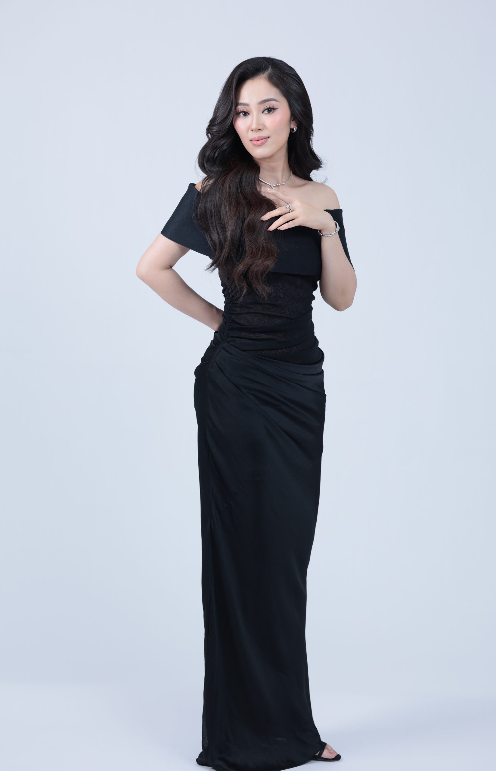 Buổi tư vấn chọn váy cưới tại salon Ngọc Luận Bridal, 145 Nguyễn Thái Học, Cao Lãnh