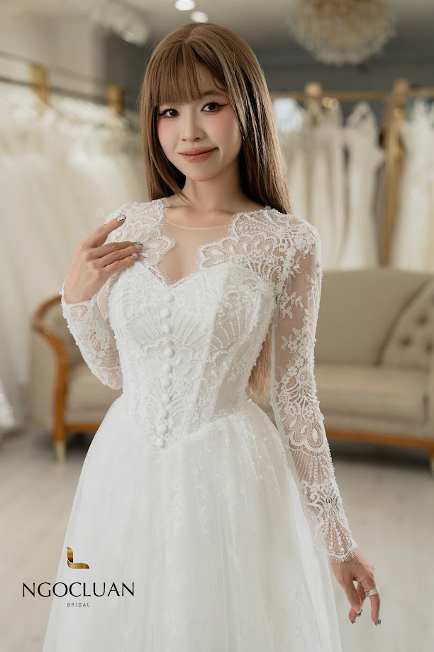Chân váy A-line của mẫu váy cưới tay dài ren mới