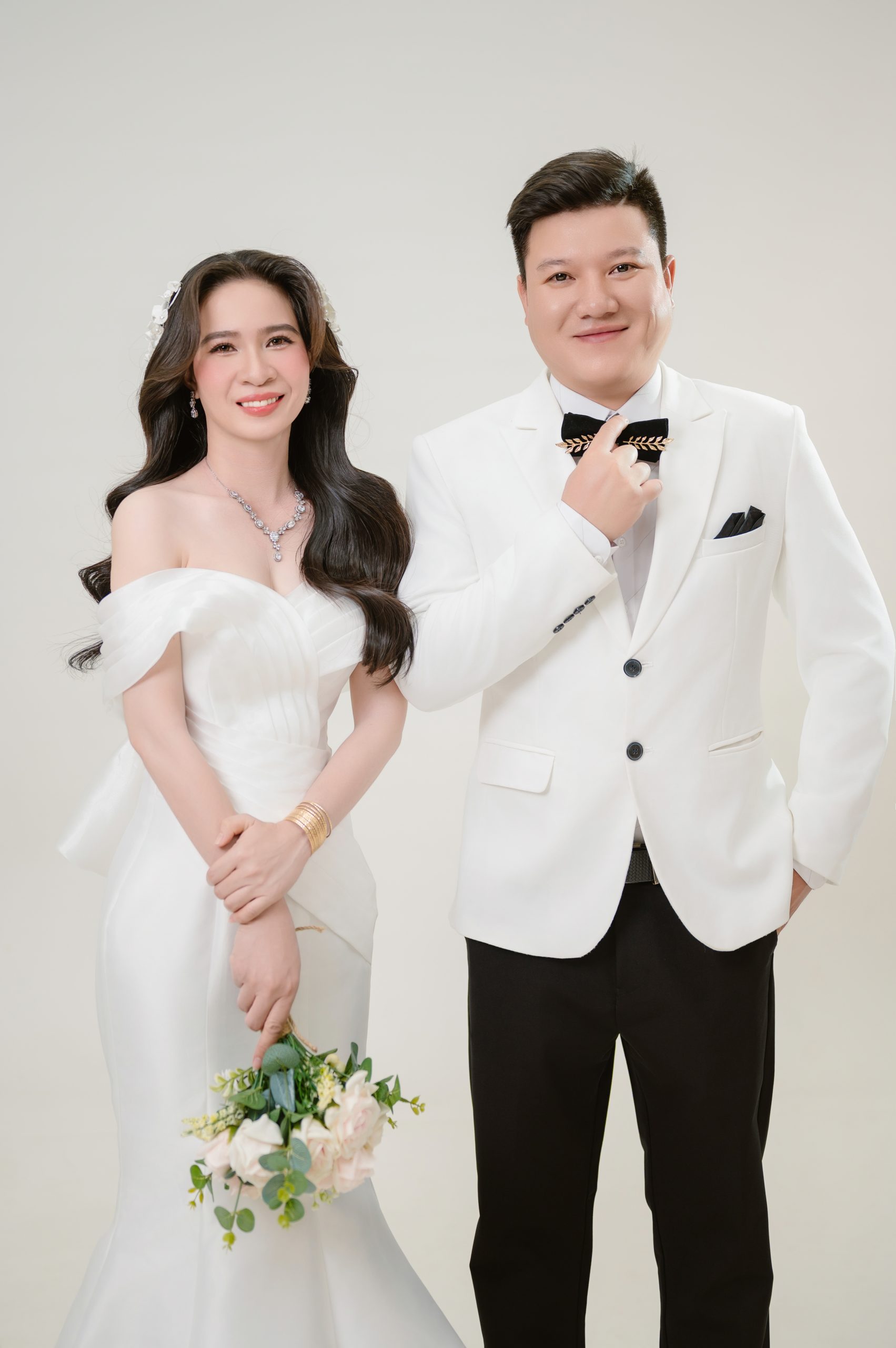 Kiểu váy cưới ôm dáng tôn đường cong tại Ngọc Luận Bridal